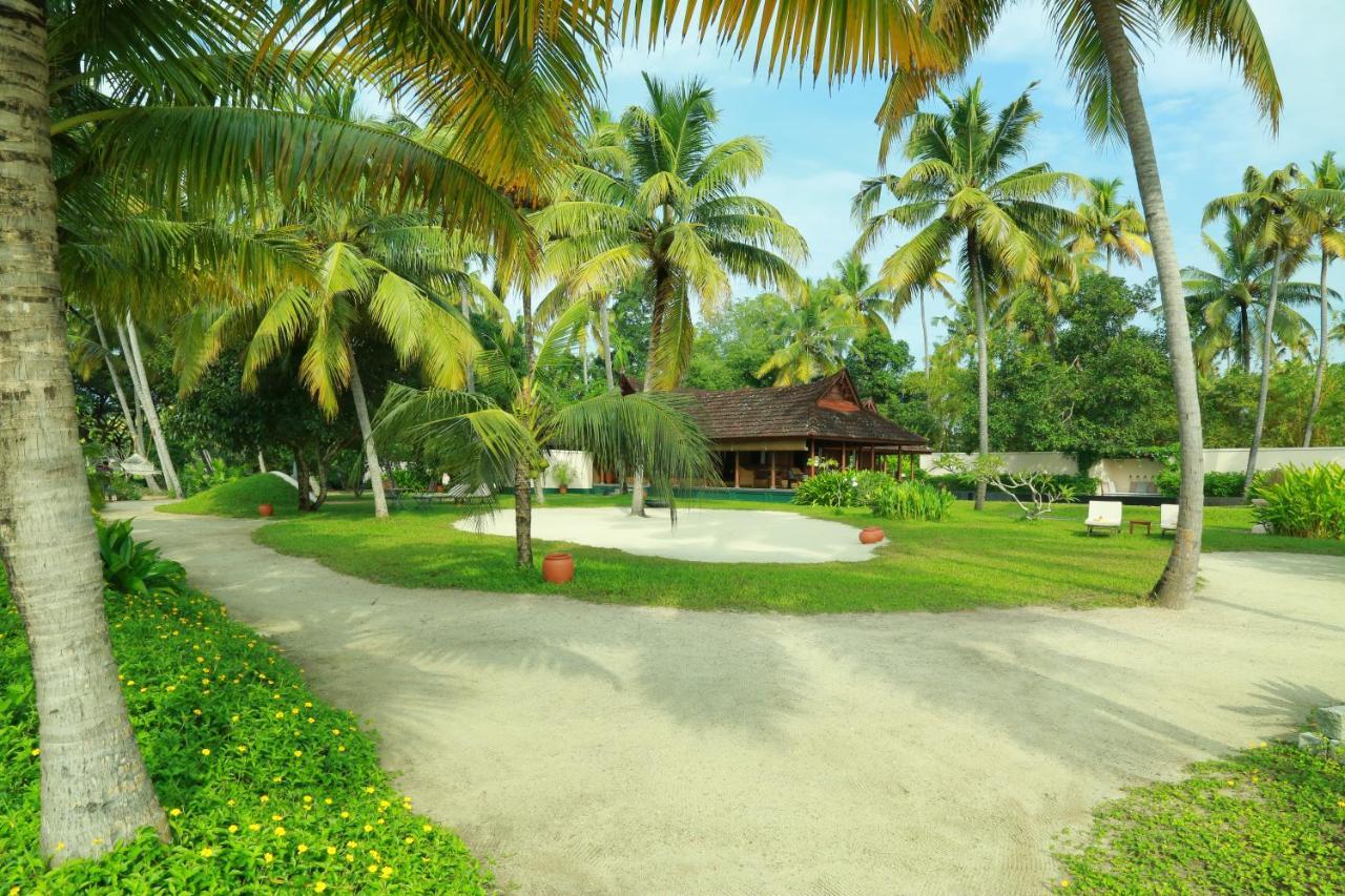 Vismaya Lake Heritage Turavur Bagian luar foto